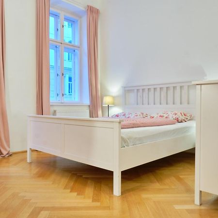 וינה Chic Apartment - Near U3 Metro מראה חיצוני תמונה